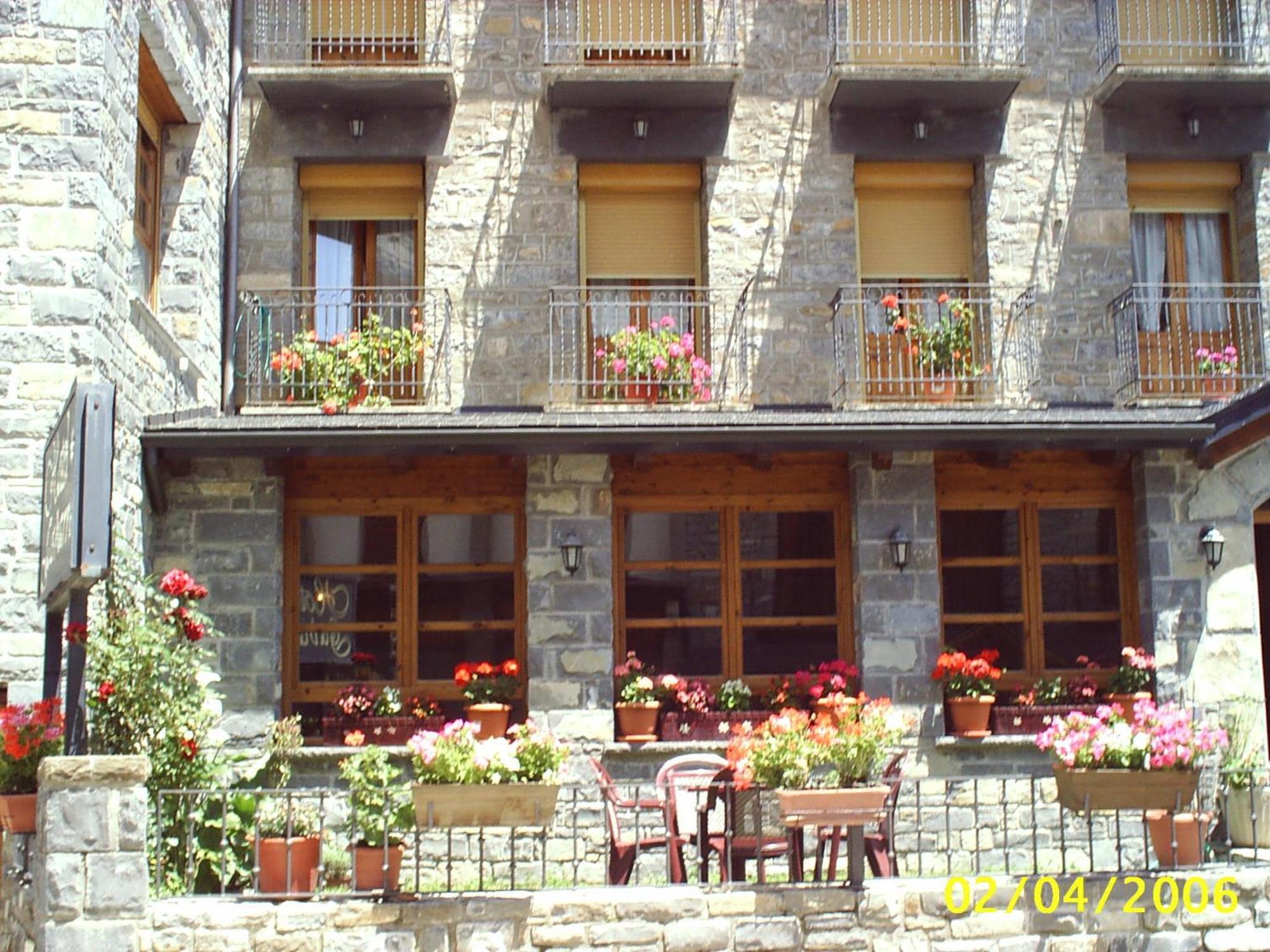 Hotel Gabarre Broto Exteriér fotografie